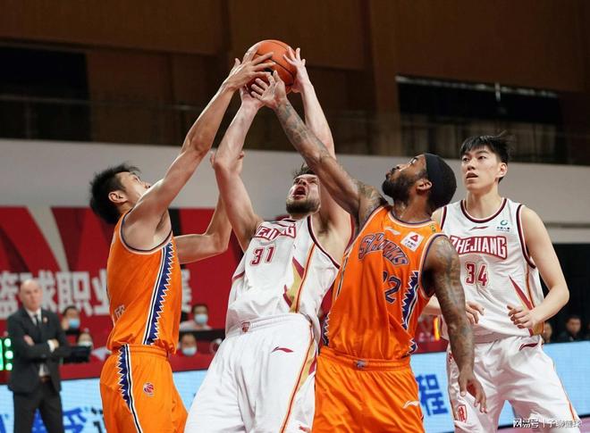 威少15+6+10再胜杜兰特！亚历山大29+5+8却无缘最佳球员