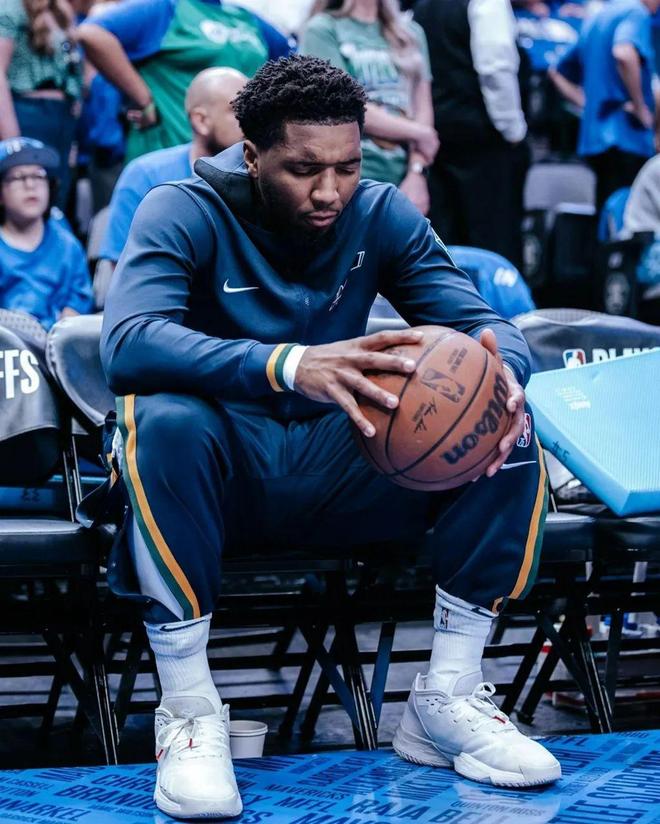 罗马客场1-0十人帕尔马，莱昂尼染红，苏莱定位球制胜