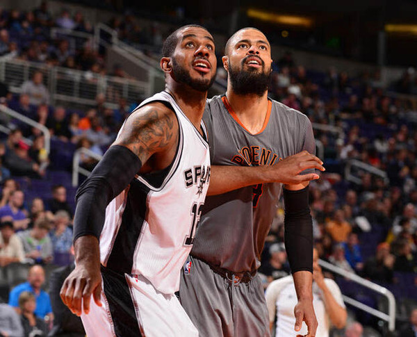 [中超]陈晋一斜传禁区 路易斯头球破门