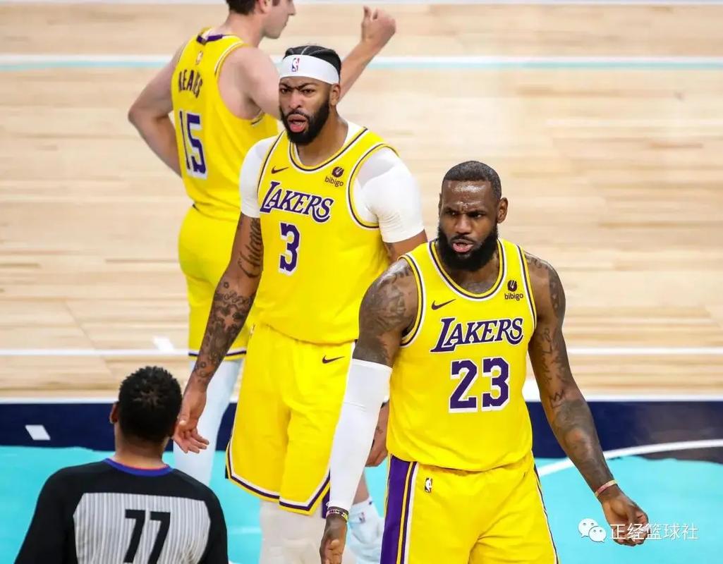 “混合脸谱”挑战来袭🔥是什么照片让小图拉姆笑出屏...