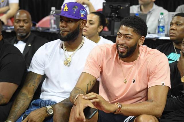 【回放】巴黎奥运会击剑男子花剑1／4决赛：张家朗vs恩佐·莱福特 全场回放