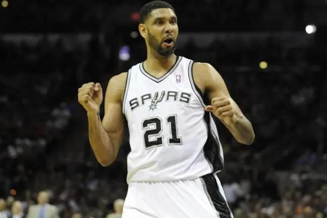 湖人疯狂输球，雷迪克还在“跪舔”詹姆斯，东契奇都看不下去了