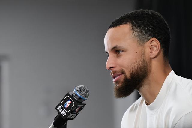 速滑世界杯海伦芬站荷兰队日进3金