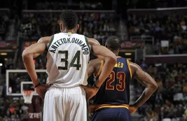 东契奇助攻詹姆斯复刻詹韦世界名画