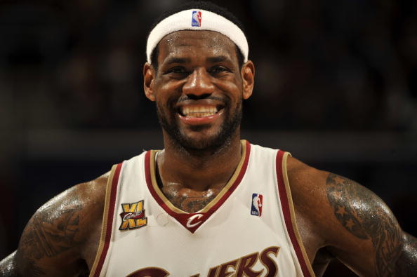 意甲保级大战：帕尔马客场击败比萨，恩佐拉红牌离场